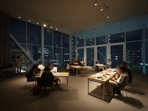 バードルームはガラス張りの多目的ホール。各種プレゼンや夜景シーンにオススメ。