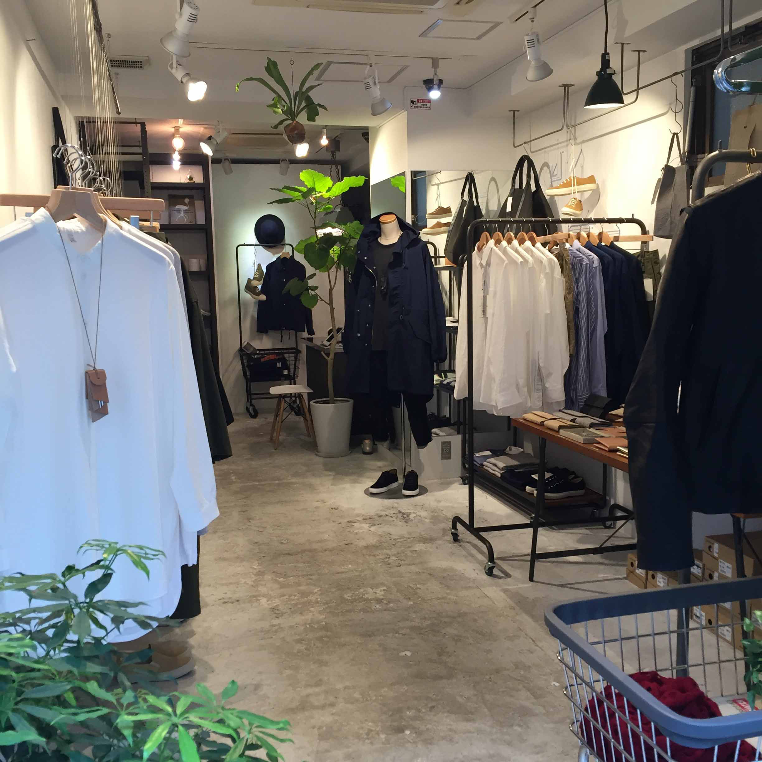 店舗入り口から見た画像