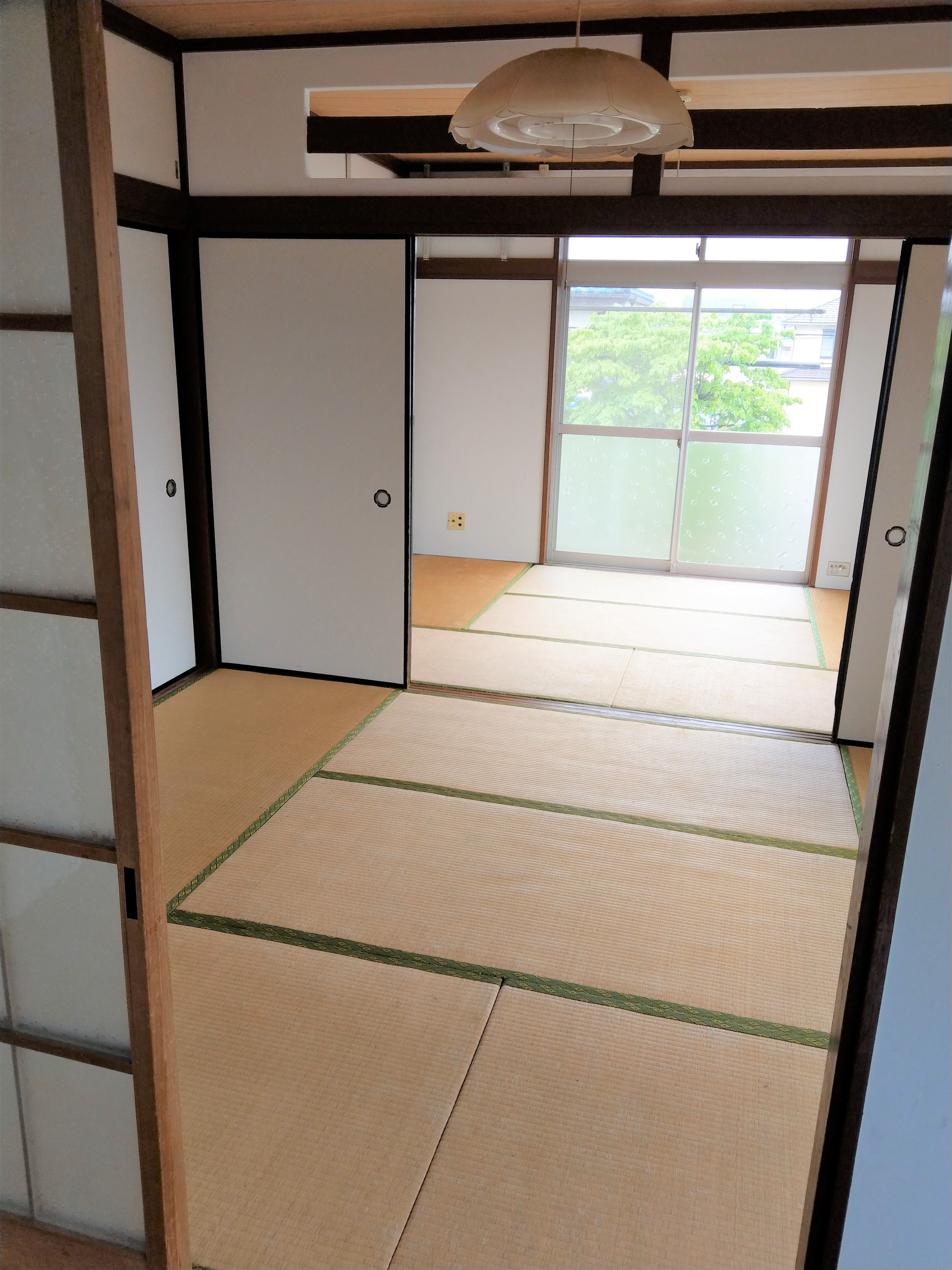 ダイニングルームの奥に6畳和室が2部屋あります。基本的に部屋のつくりは各部屋同じです。