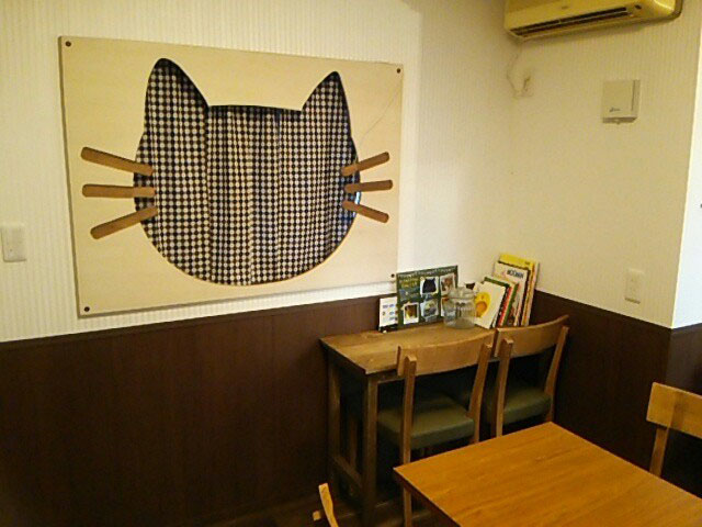 猫窓からは猫ちゃんが見えます♪