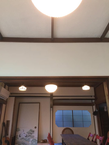 床の間、照明、天井、引き戸も当時の面影を残し、味のあるディテイルが撮影できます。 床の間、照明、天井、引き戸も当時の面影を残し、味のあるディテイルが撮影できます。
