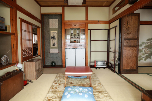 2階和室　仏壇