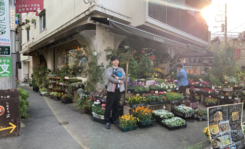 ユー花園 下北沢本店 人の比率 弊社スタッフ168cmと店舗の比較写真