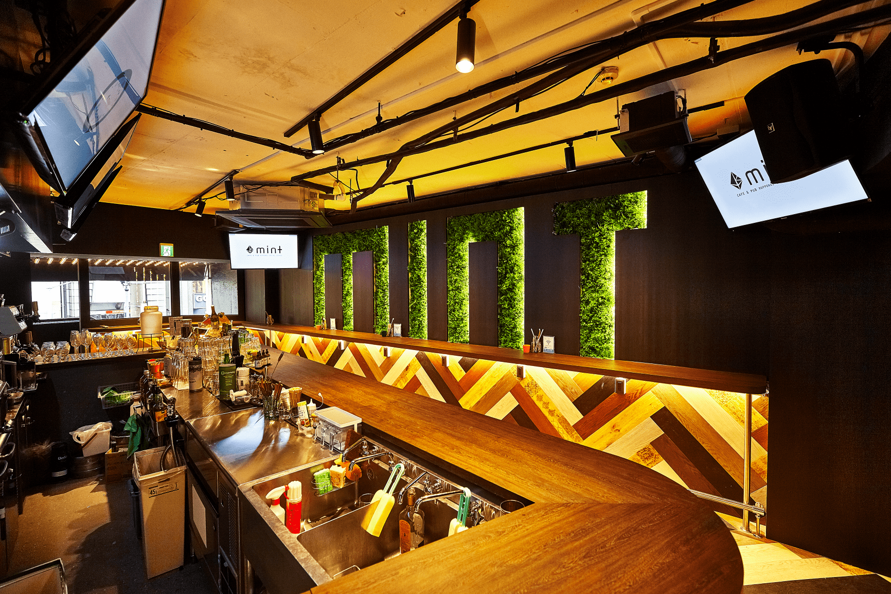 Roppongi Café