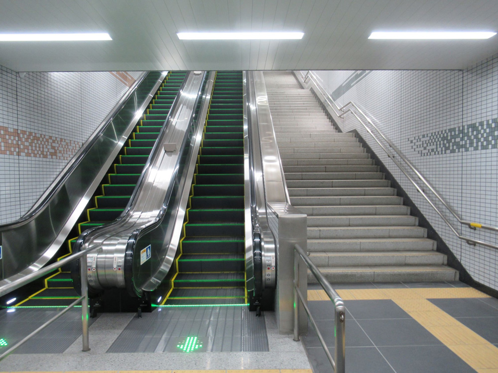 天空橋駅 階段＆エスカレーター