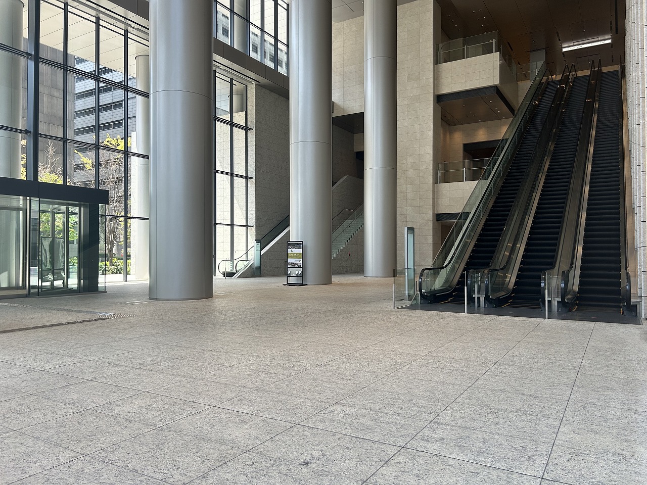 EASTタワー東エントランスホール