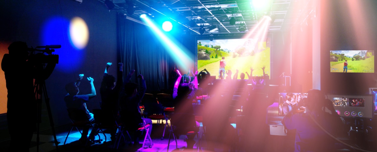 eスポーツイベントの撮影が可能！<br />200インチビジョン・照明・音響・オペレーションスペースすべて揃っています！