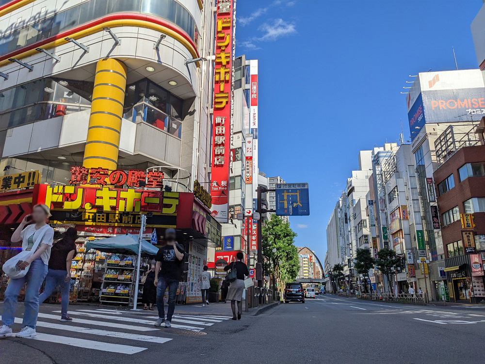 都会感のある道