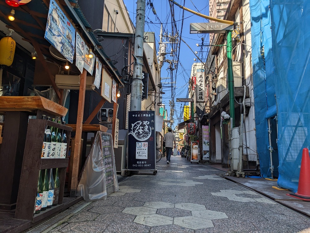 居酒屋が立ち並ぶ路地