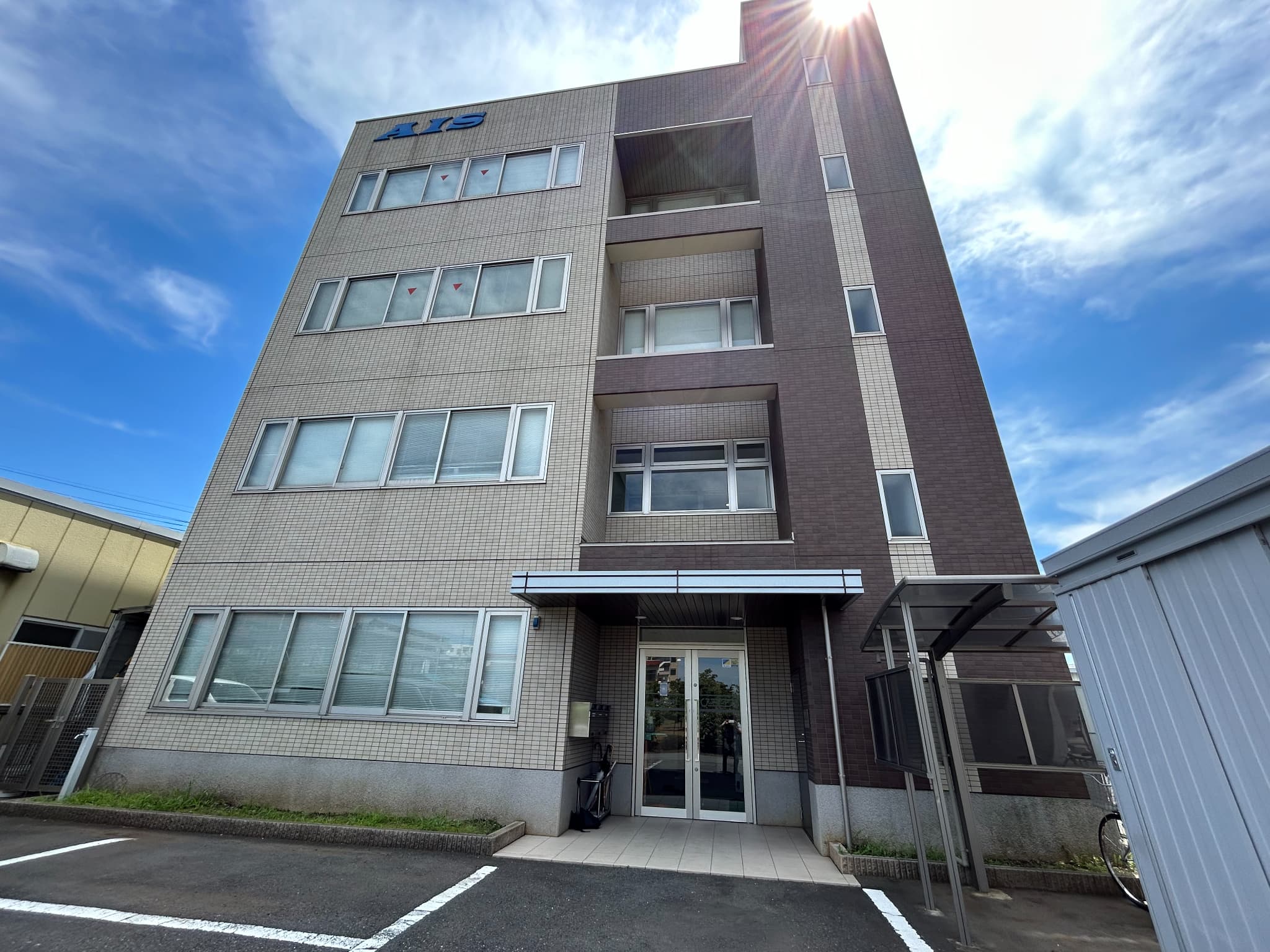 1棟フル使用可能な4階建てビル