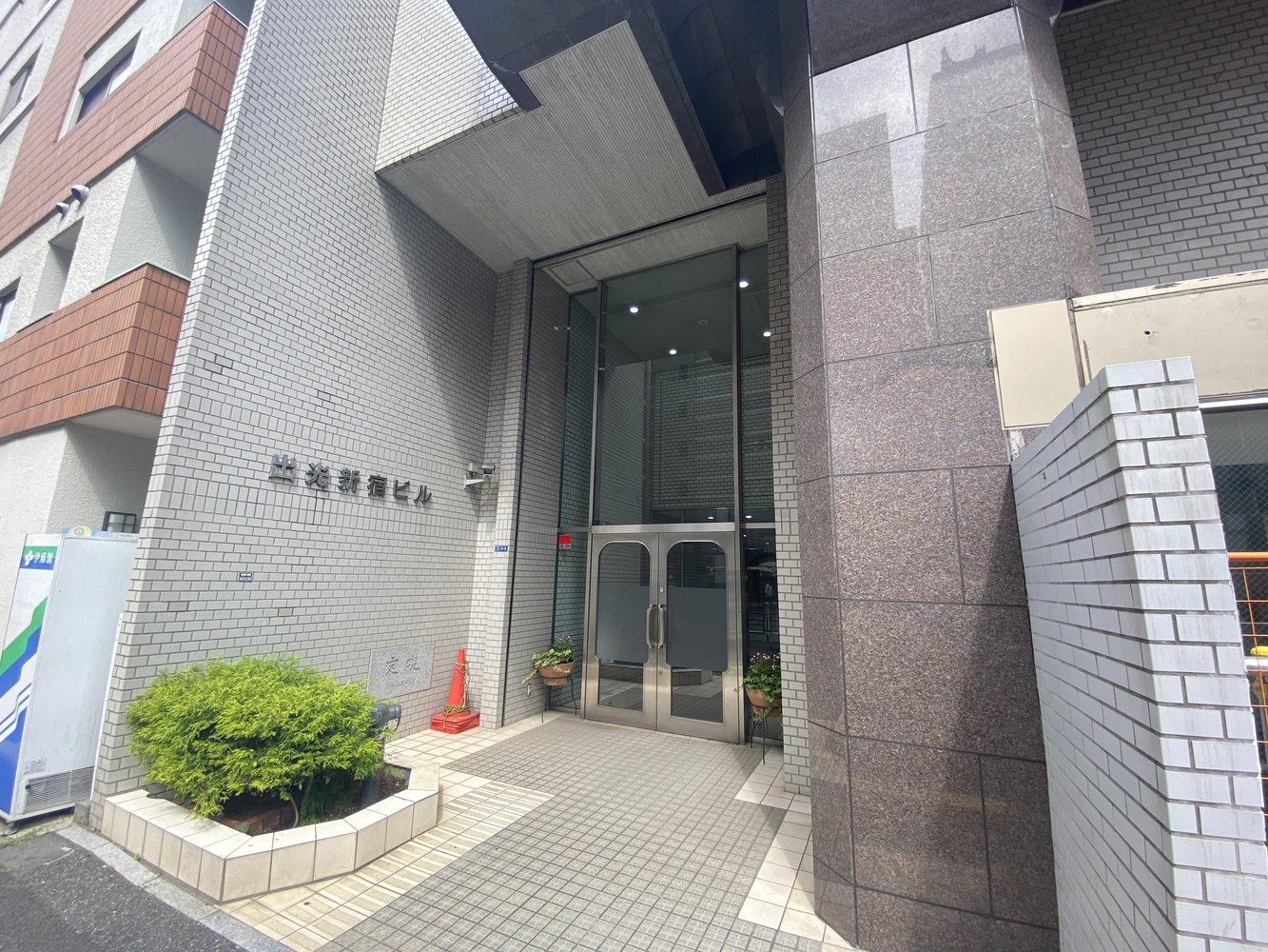 1階：正面入口（日曜日撮影可能。土曜日要相談）