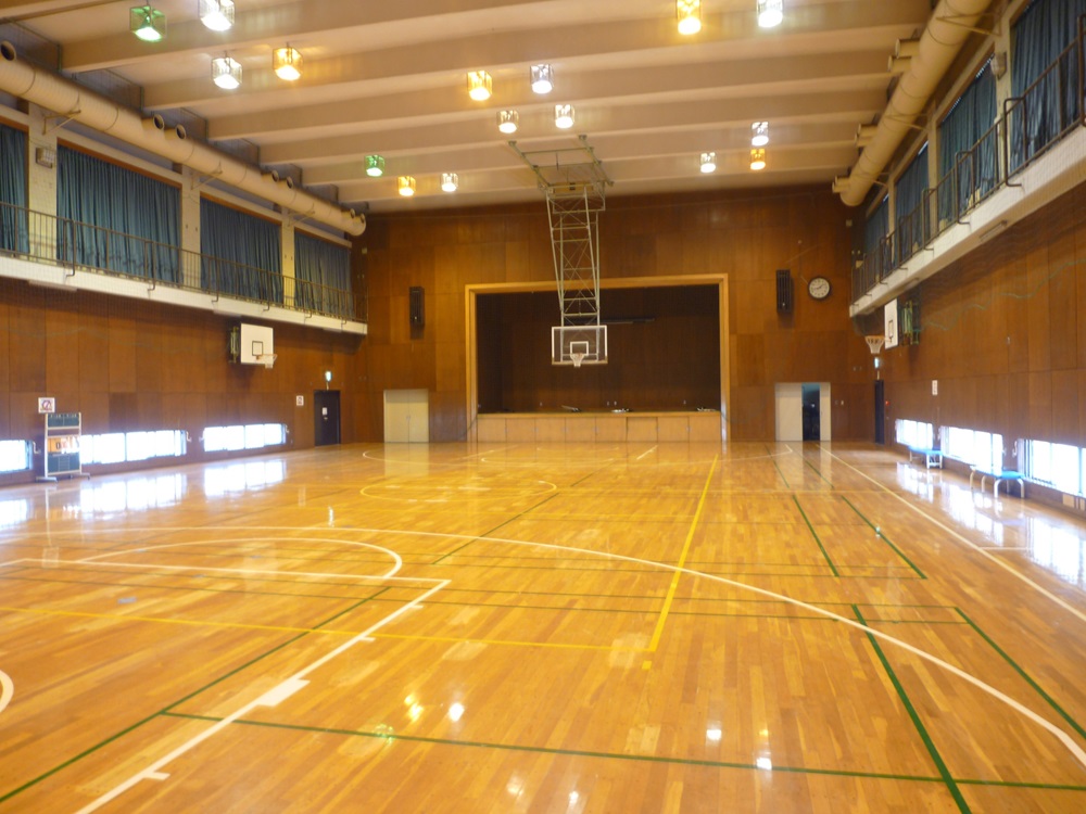 体育館（バスケットボール、バレーボール、バドミントン）<br />その他にテニスコート1面あり