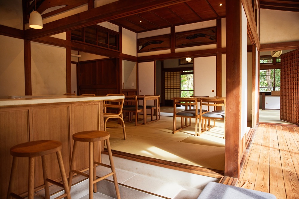 カフェ室内