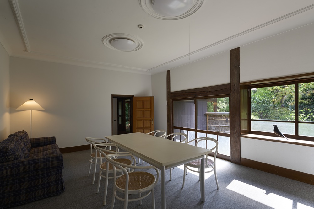 メイクルームや控室としてお使いいただける洋間もございますので、長時間の撮影でも安心です。