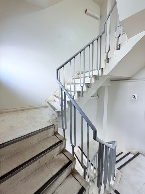 階段（最上階は平日でも撮影可能）