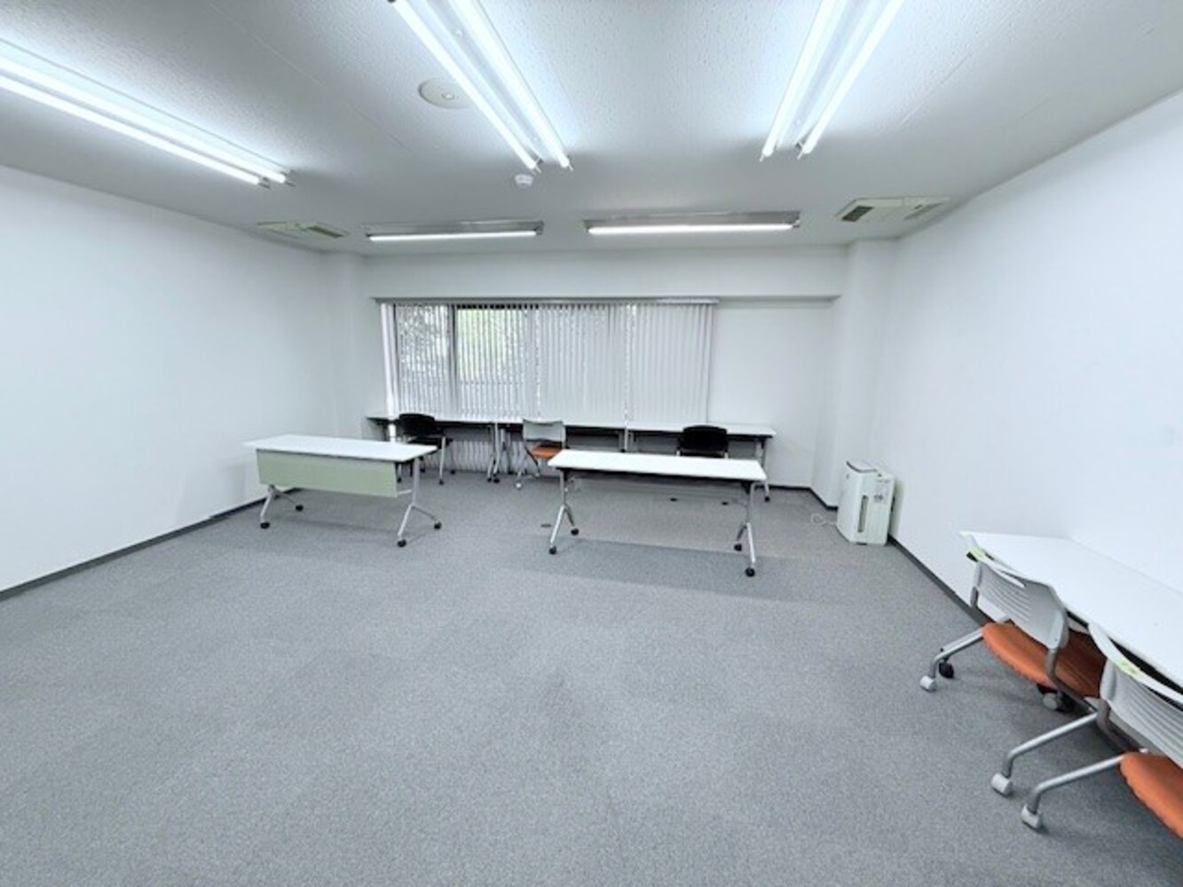 ２階：メイク室(社長室＆控室＆ベースにも変更可能)