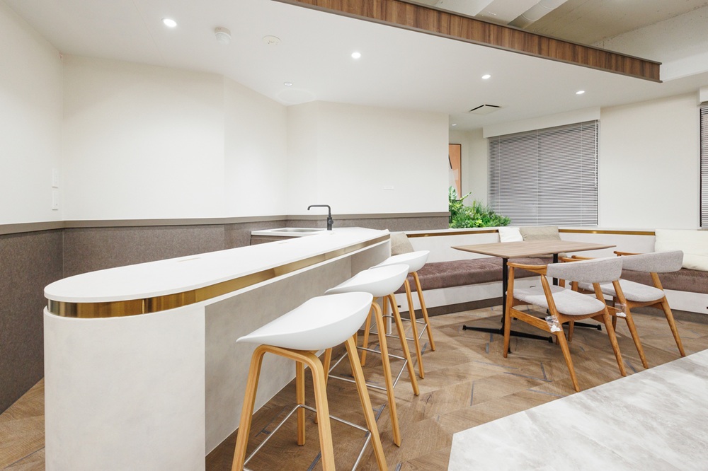 2階3階4階6階：ラウンジ（カウンターテーブル設置）