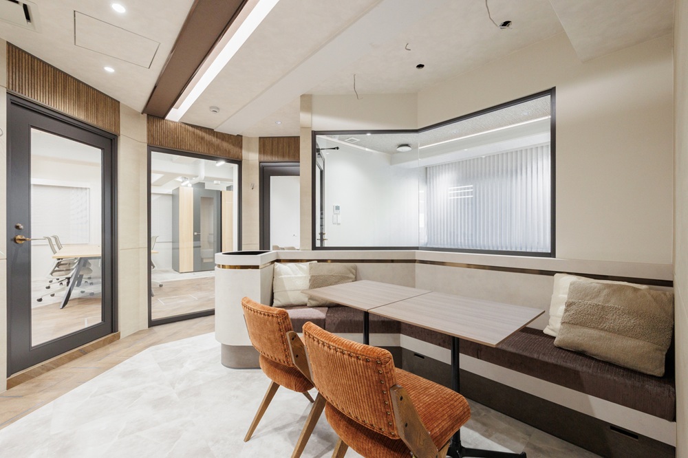 2階3階4階：エントランス・ラウンジ