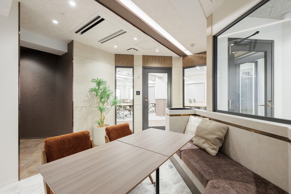 2階3階4階：エントランス・ラウンジ