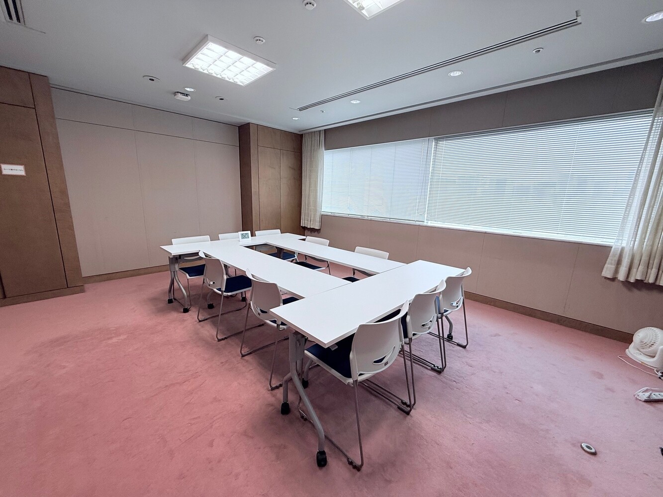 11階12階：会議室兼社長室（各階8部屋有、窓抜けも良く、木の壁も重厚感があり会議室や社長室におすすめ）
