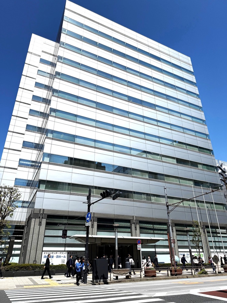 外観：12階建て。隣接したビルがない外観撮影おすすめなビル