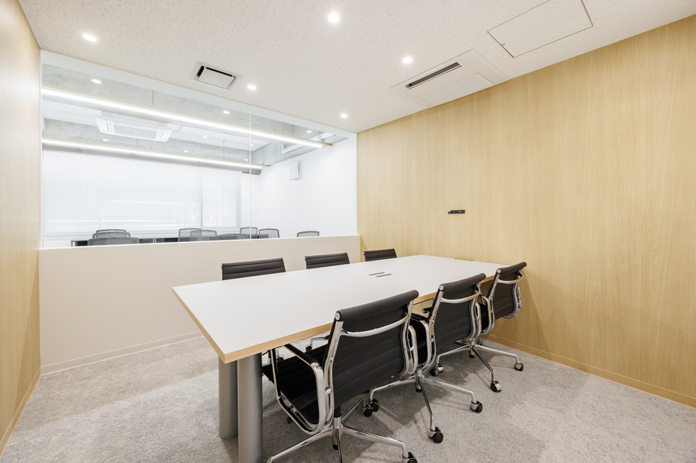 4階5階:会議室(6名用テーブル・椅子設置)