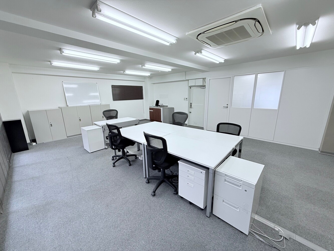 4階　執務室(扉の奥にもう一部屋設置）