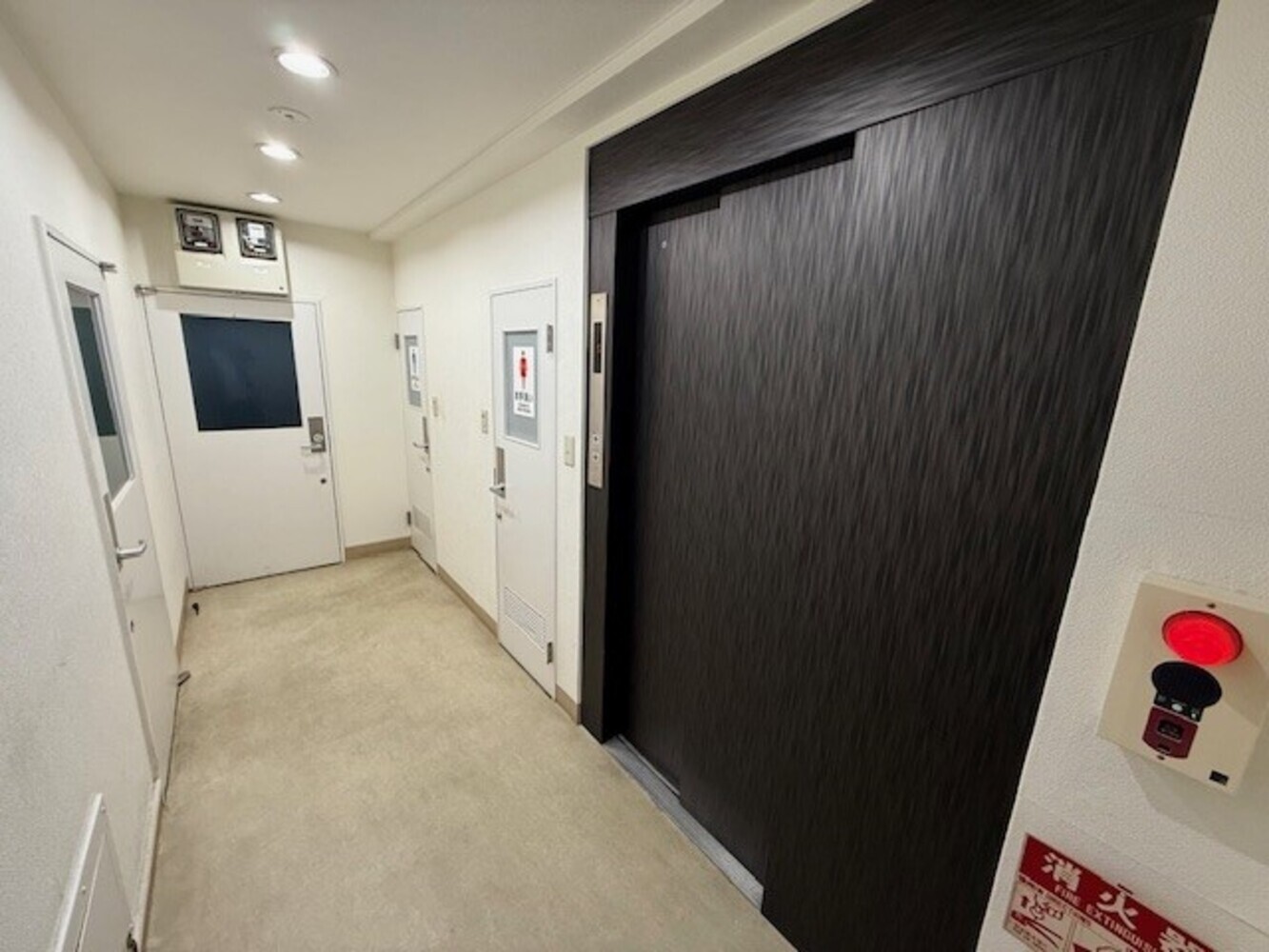 2階3階4階6階：エレベーター前
