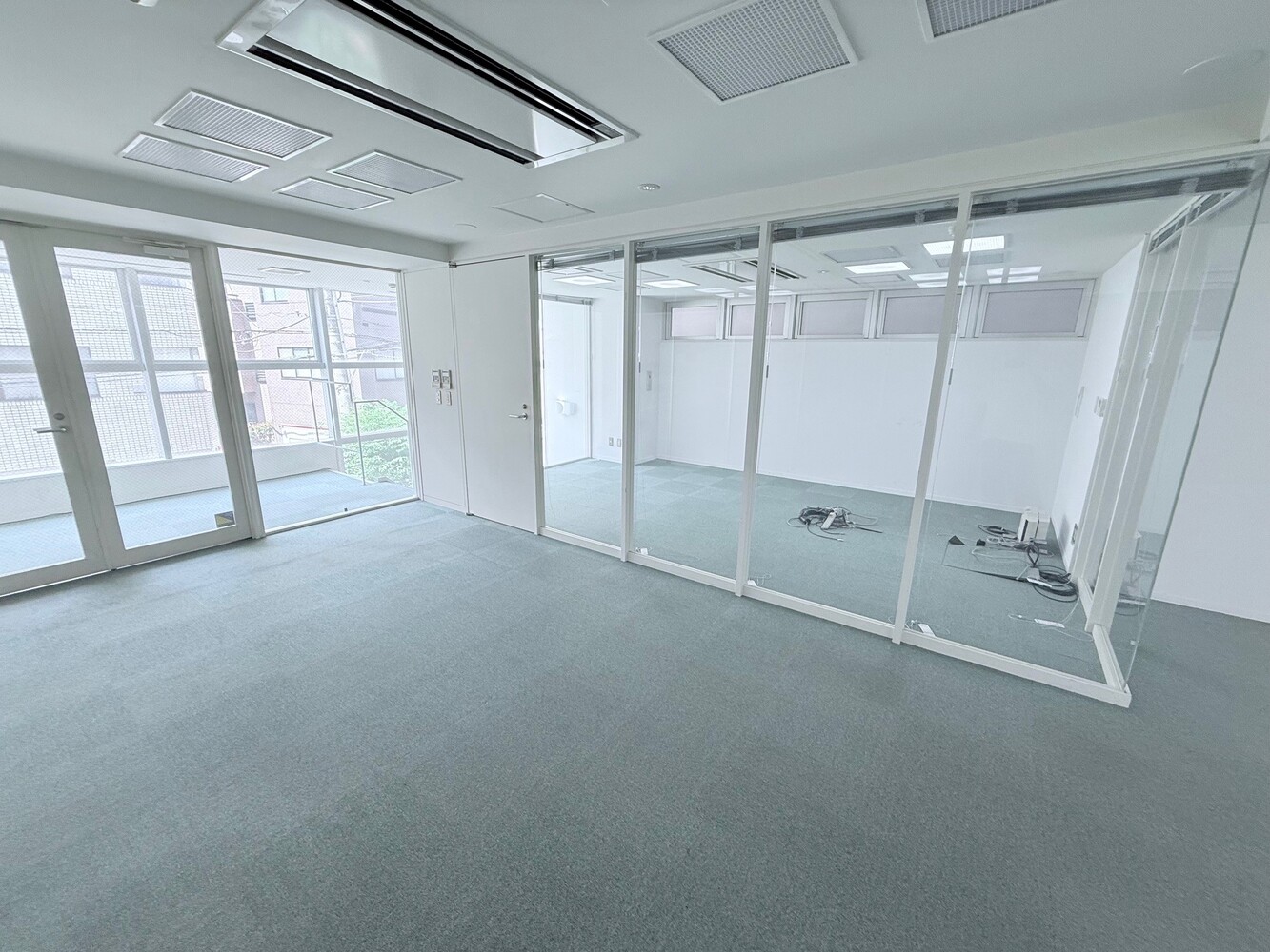 2階:執務室(ガラス張りの社長室件会議室も建て込み可能)<br /> 2階:執務室(ガラス張りの社長室件会議室も建て込み可能)<br />