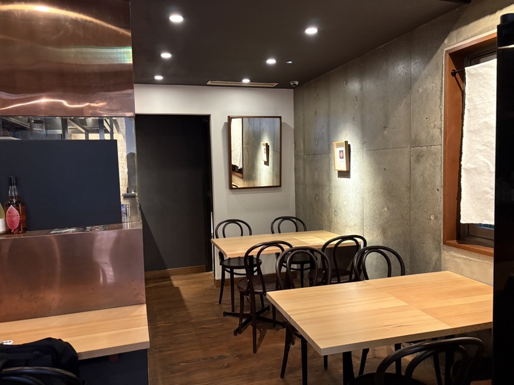 店内1（テーブル席）
