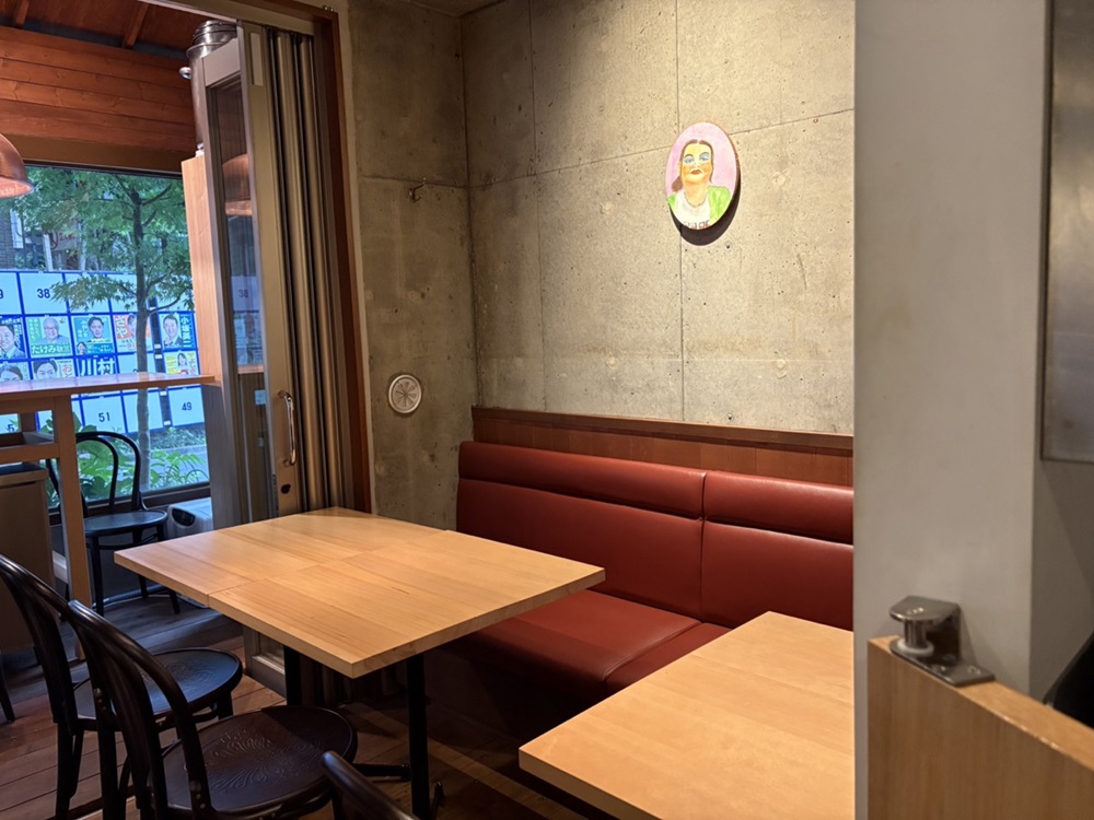 店内3（テーブルソファ席）