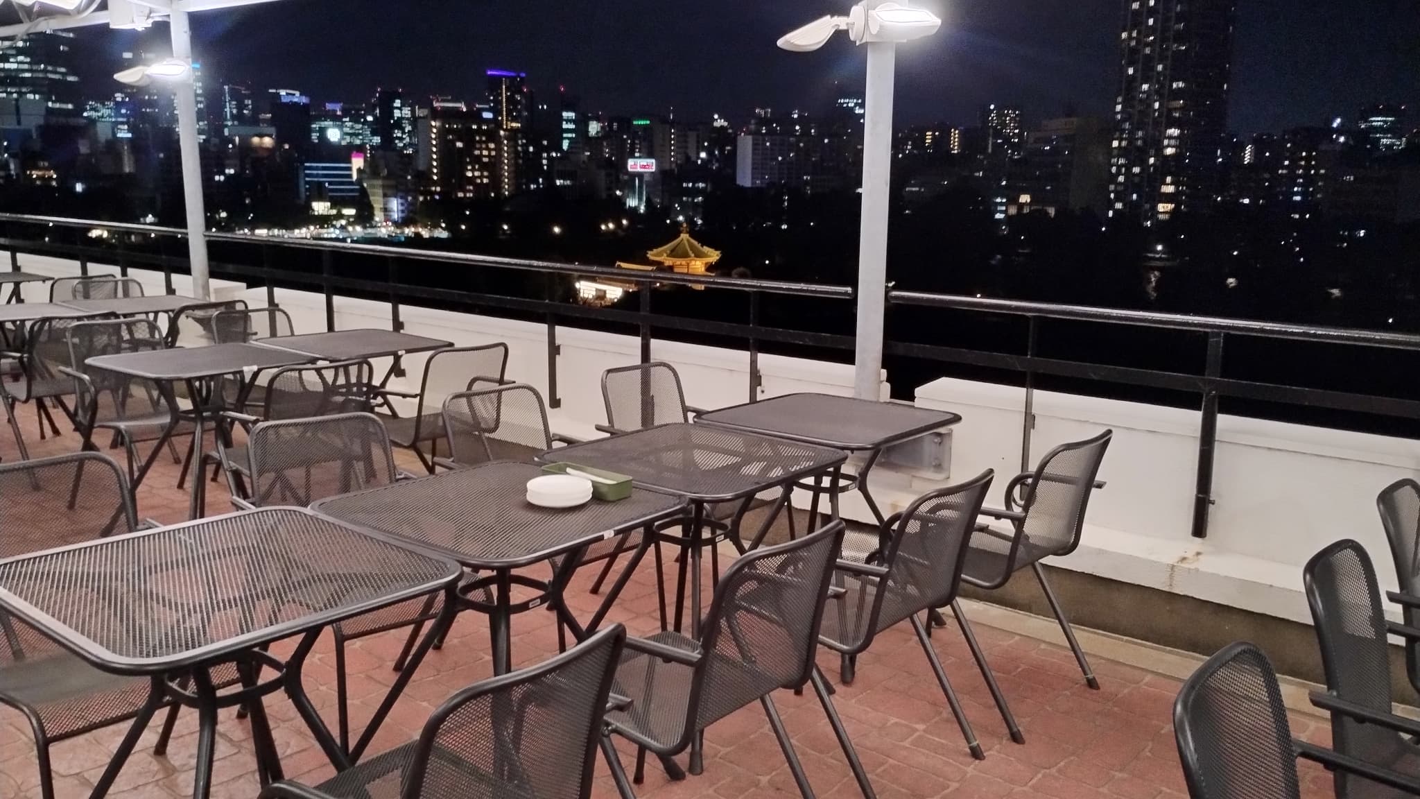 4F屋上（夜）