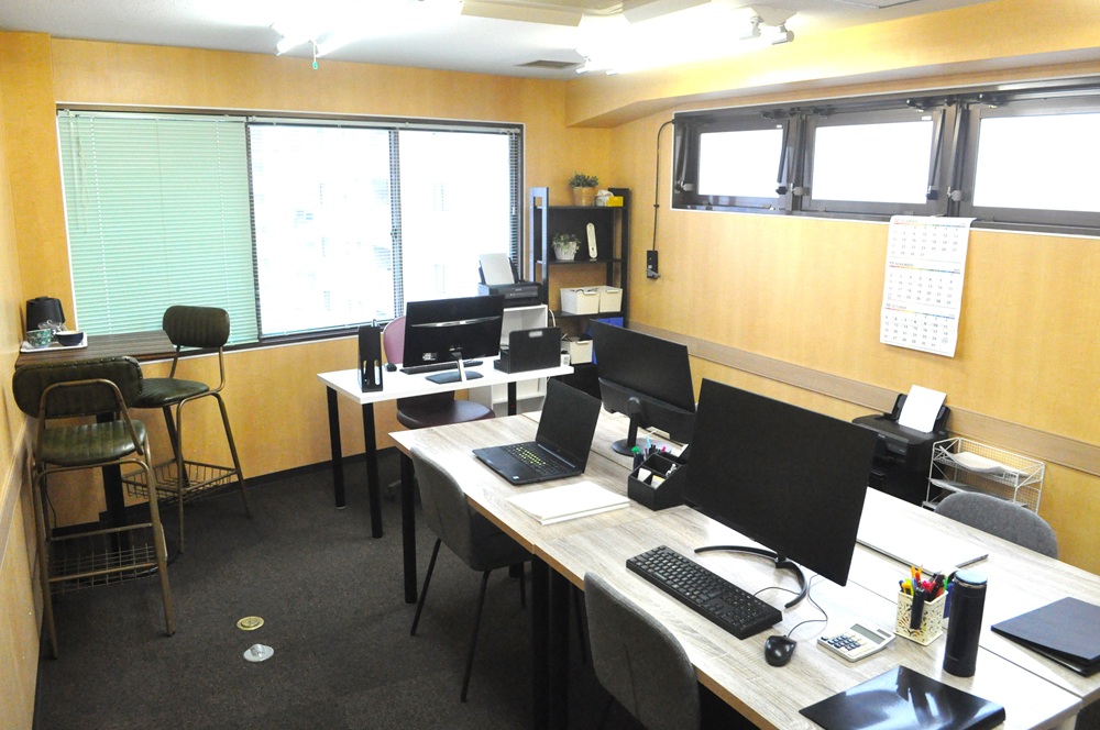 【会議室A撮影イメージ】リアリティーのあるオフィスシーンの撮影に