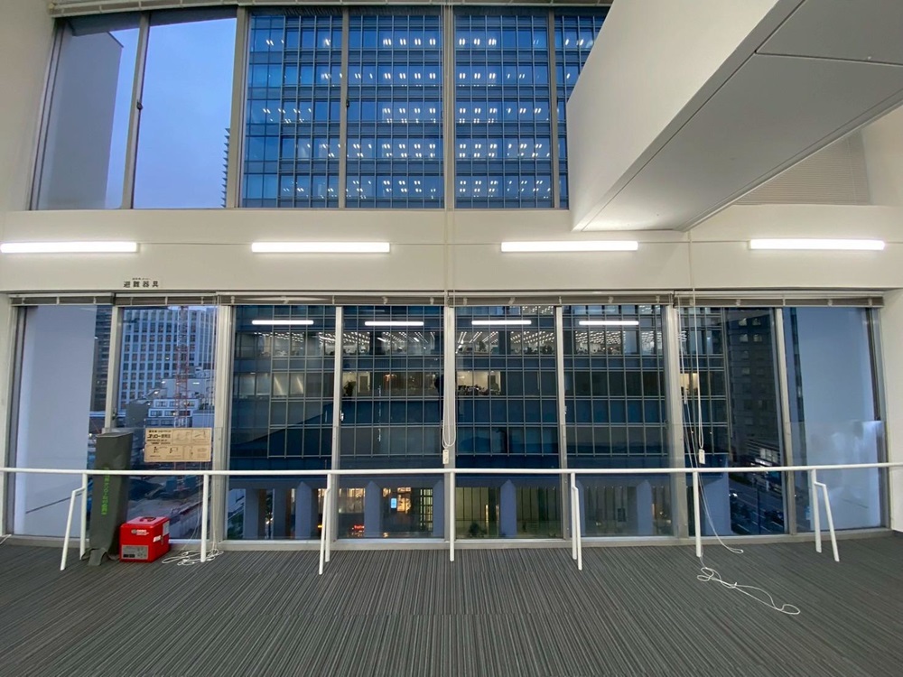 フロア内窓抜け