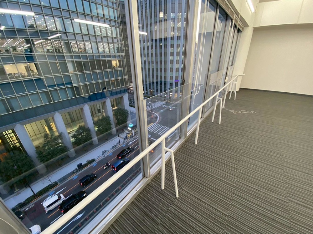 フロア内窓抜け