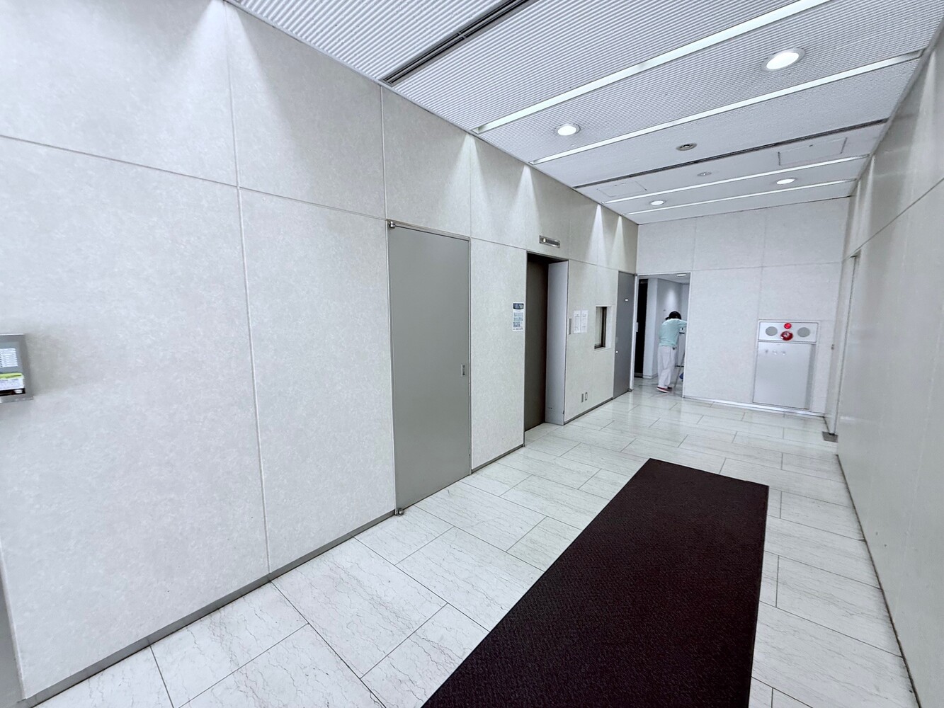 1階:エントランス周り(日曜日のみ撮影可能) 1階:エントランス周り(日曜日のみ撮影可能)
