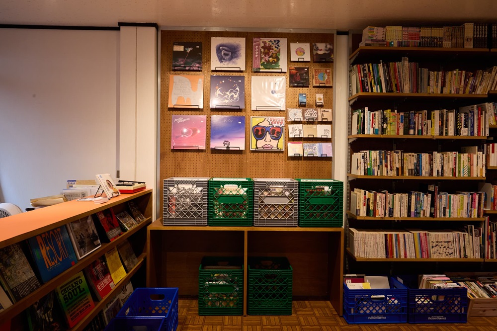 本屋内観