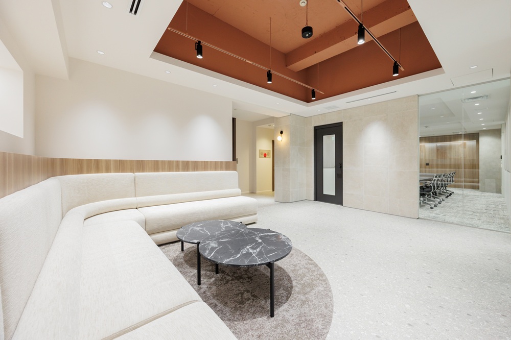 5階：ラウンジ・エレベーター前（占有フロアのため、エレベーター前での撮影も可能)