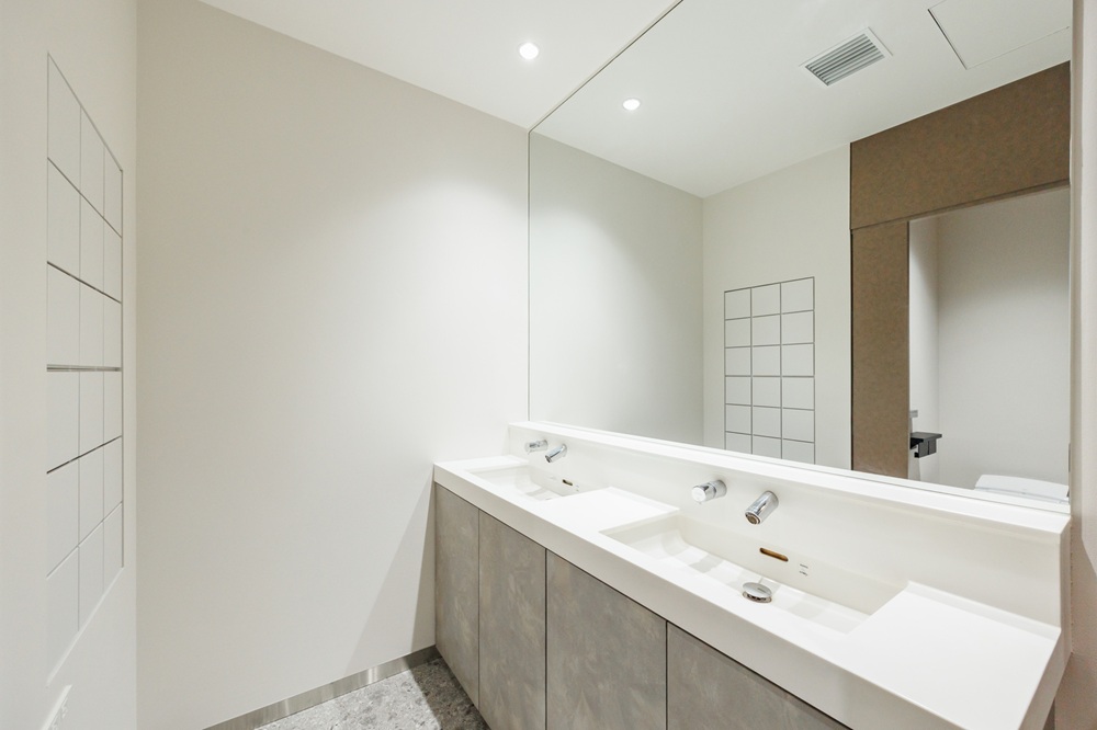 ５階６階：女子トイレの洗面所（平日も終日撮影可能）