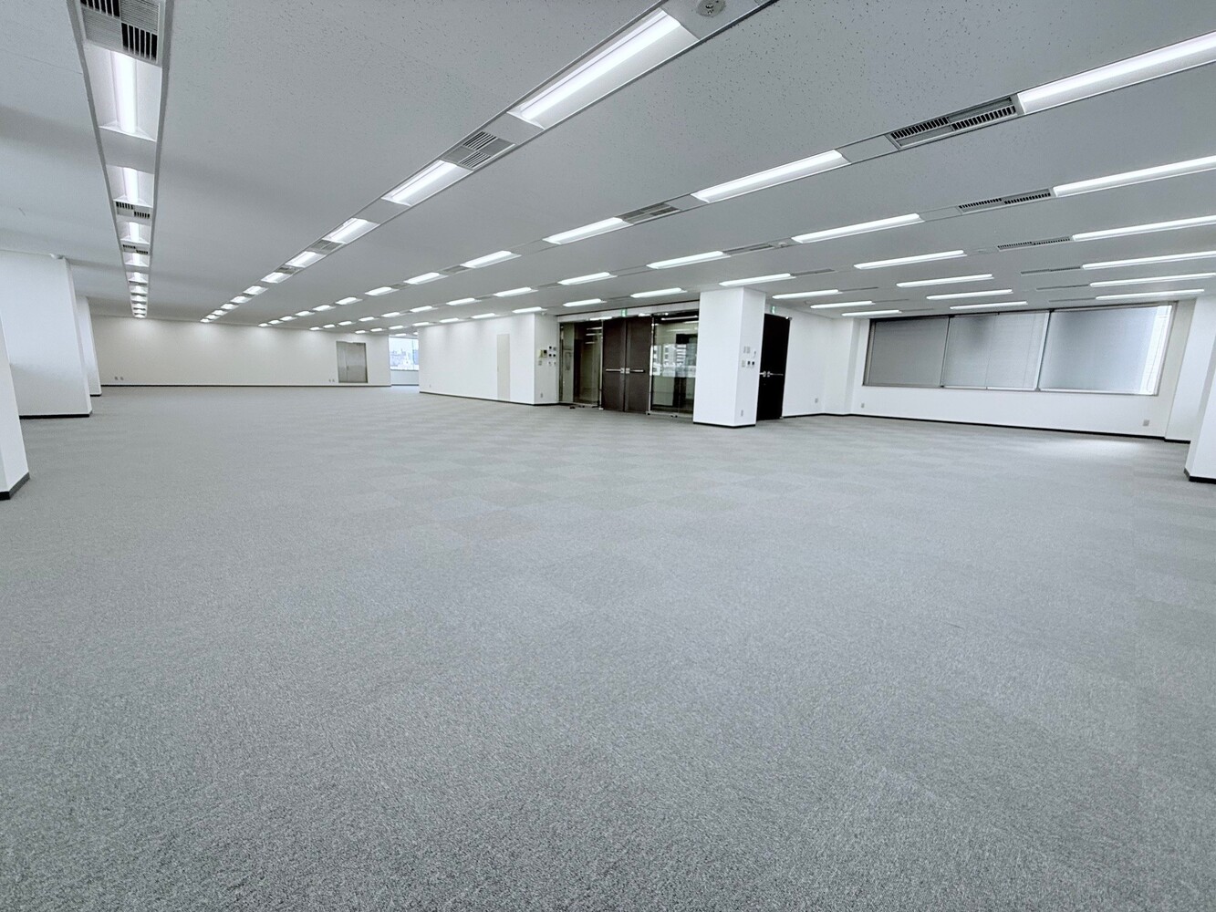 4階7階：執務室（コの字のフロアとなっており、好きに建て込み可能です。長期予約・長期利用も優先します）
