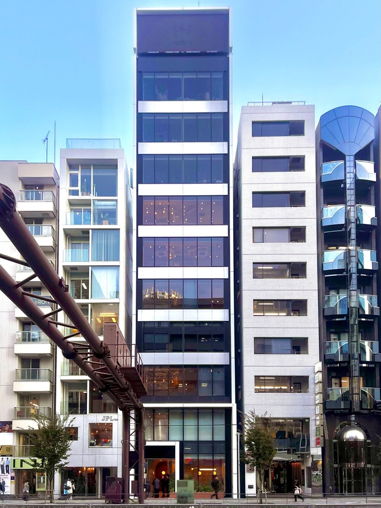 外観（外観撮影も終日可能。窓際に立たせての撮影おすすめ）