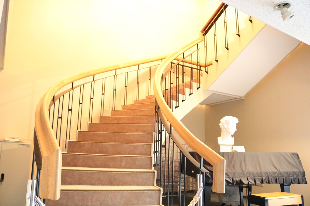 【9階】<br />スカイルームを出てすぐの階段。重厚感のある螺旋階段があります。 【9階】<br />スカイルームを出てすぐの階段。重厚感のある螺旋階段があります。