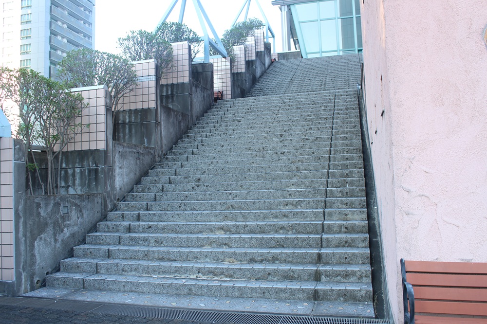 【外階段】<br />9Fスカイルームと7Fルーフトップラボをつなぐ外階段<br />「東京タワー」、「レインボーブリッジ」が見える場所です。<br /> 【外階段】<br />9Fスカイルームと7Fルーフトップラボをつなぐ外階段<br />「東京タワー」、「レインボーブリッジ」が見える場所です。<br />