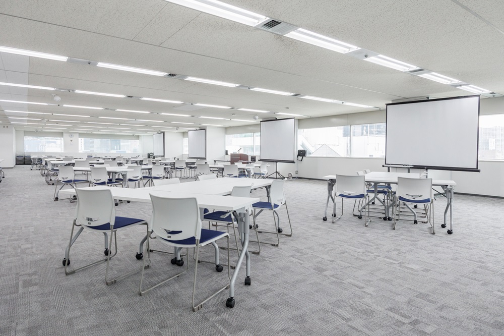 5階6階7階8階9階10階:大ホール(警察署設定・セミナールーム・会議室など用途によって変えることが出来るフロア) 5階6階7階8階9階10階:大ホール(警察署設定・セミナールーム・会議室など用途によって変えることが出来るフロア)