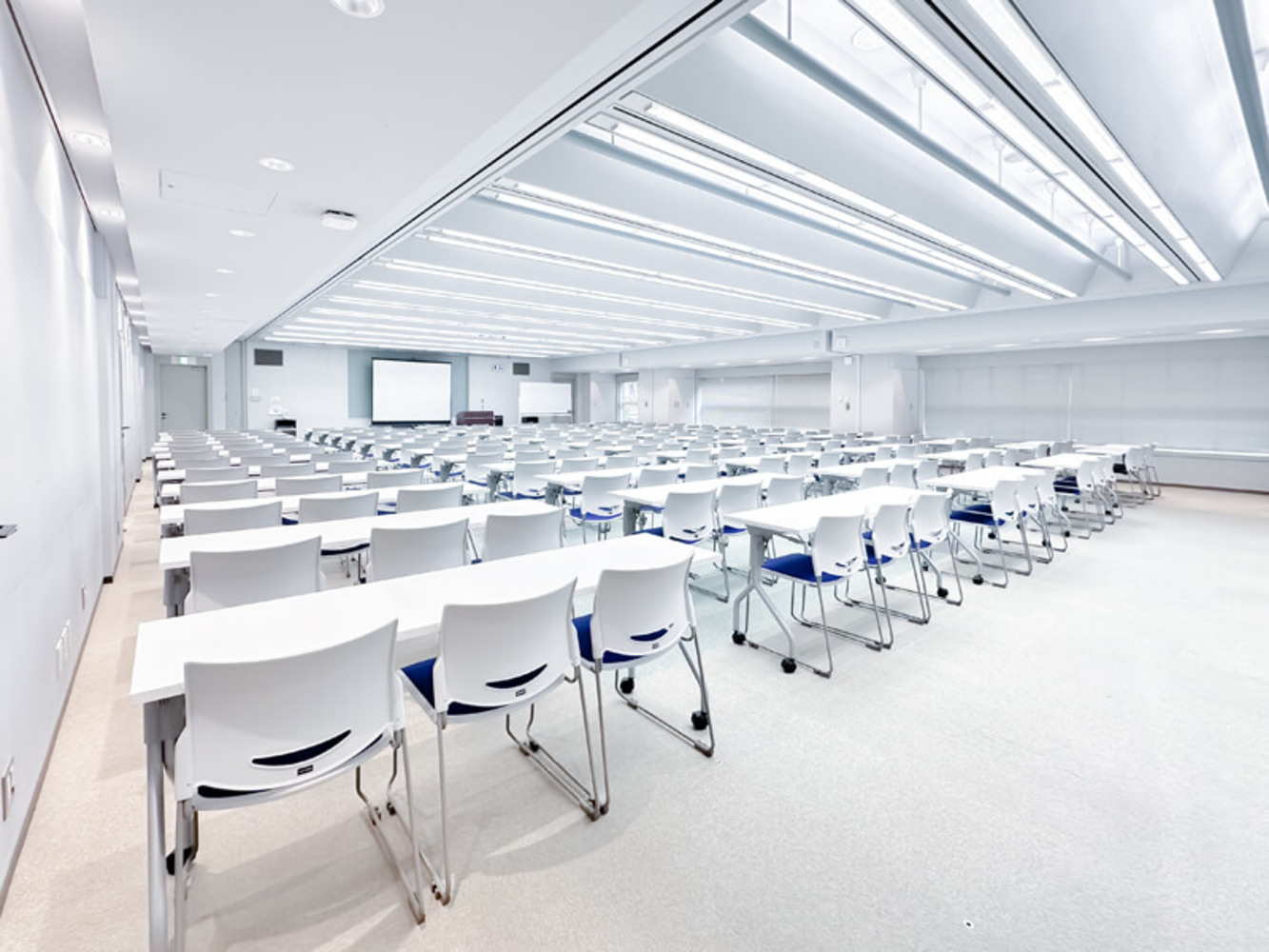 2階:大ホール(会議室・警察署の設定での撮影におすすめ) 2階:大ホール(会議室・警察署の設定での撮影におすすめ)