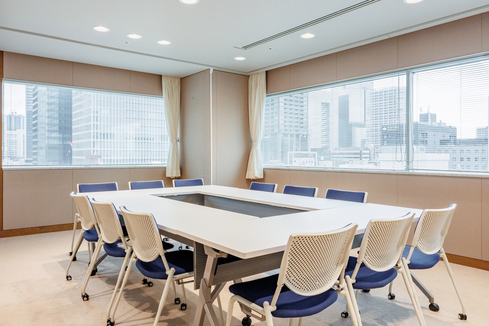 11階12階07部屋：会議室(浜松町のシティービューが良く見える会議室。社長室や応接室での撮影にもおすすめ）
