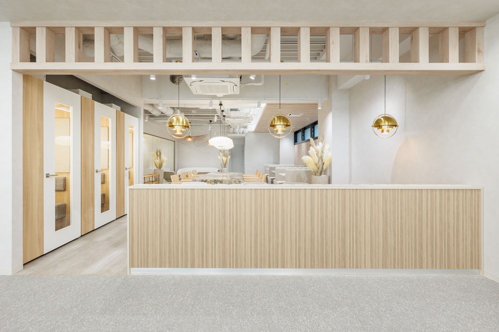 5階:執務室(会議室・ラウンジを見ることが出来る。執務室は長期建て込み可能) 5階:執務室(会議室・ラウンジを見ることが出来る。執務室は長期建て込み可能)