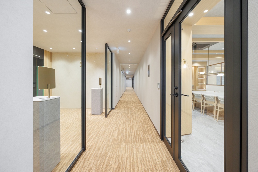 3階：廊下（廊下2か所あり。終日撮影可能。）