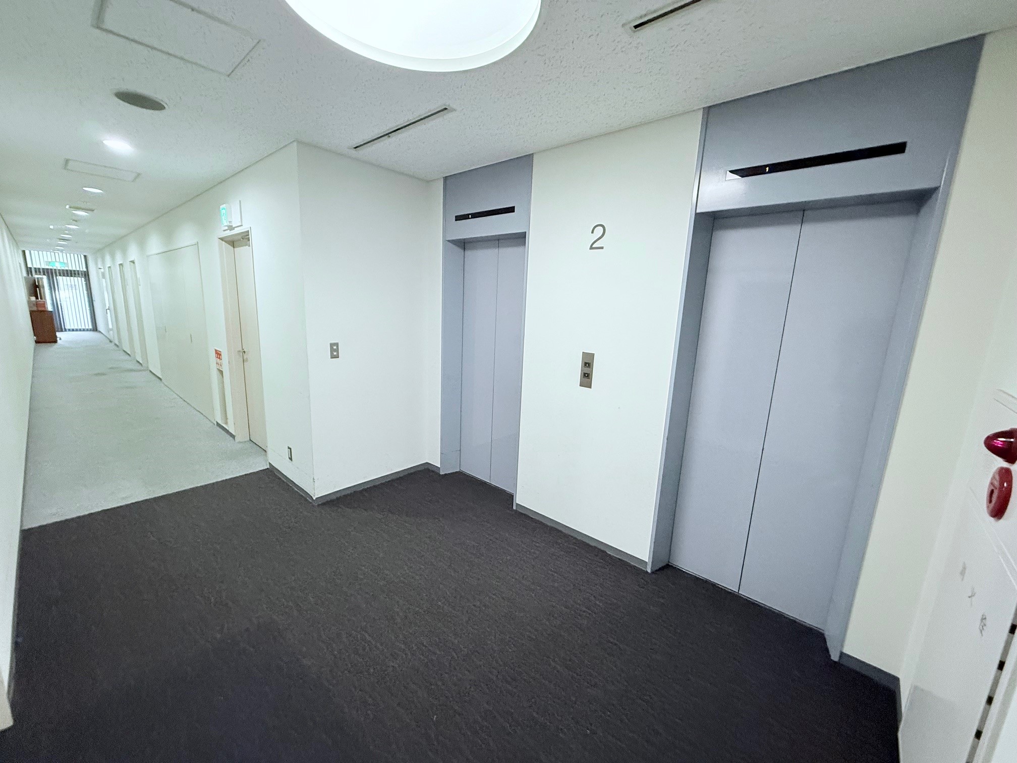 2階：廊下・エレベーター前(EV2基・廊下も長く平日でも廊下の撮影可能）