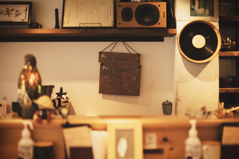 カウンターです。スピーカーはタンノイ社製。